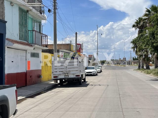 Casa con local comercial en Venta sobre Avenida Del Guadiana