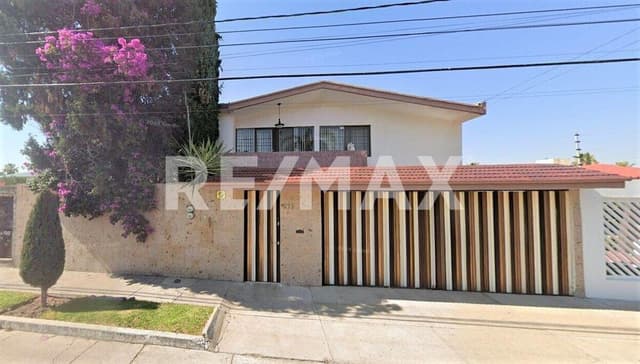 Casa en Venta en Bosques en Aguascalientes