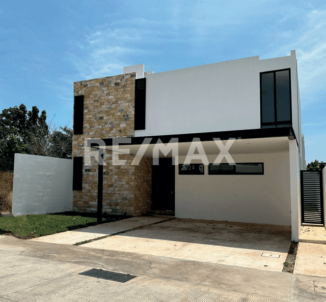 CASA EN RENTA EN PRIVADA RESIDENCIAL DE CONKAL