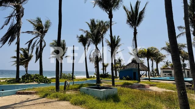 LA CASA DE ANDRES GARCIA EN LAS PLAYAS DE ACAPULCO ESTA A LA VENTA Y A UN PRECIO DE OPORTUNIDAD