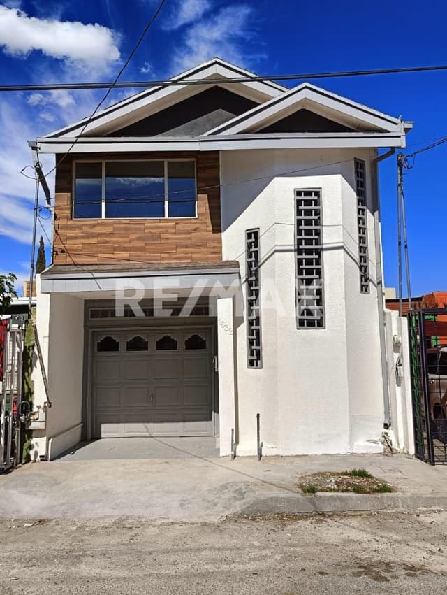 CASA COMPLETAMENTE RENOVADA EN VENTA FRACC. PUERTA DEL SOL 