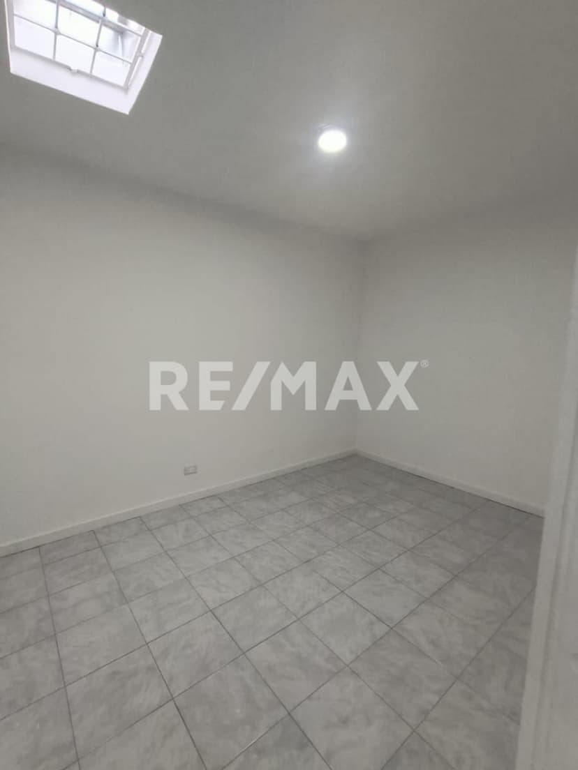 CASA COMPLETAMENTE RENOVADA EN VENTA FRACC. PUERTA DEL SOL 