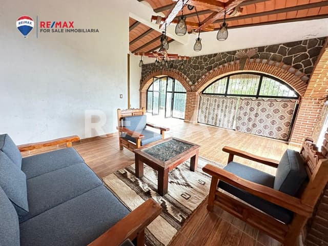 Venta de casa en el Pueblo Mágico de Tepoztlán, Morelos...Clave 5182