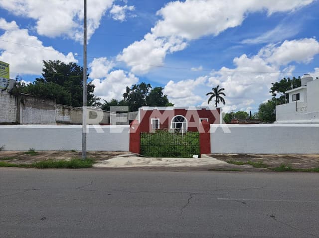 Terreno en venta en Av. Cupules a 2 minutos del centro de congresos, Mérida