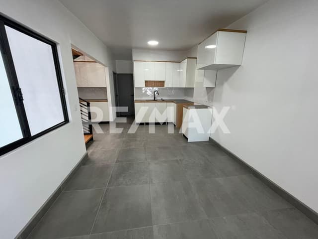 CASA EN VENTA EN FRACCIONAMIENTO VILLAFONTANA, TIJUANA