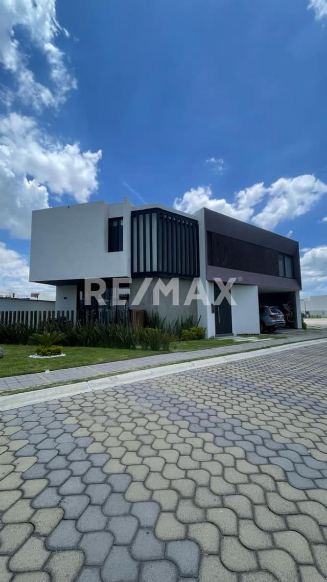 CASA EN VENTA EN LOMAS DE ANGELOPOLIS