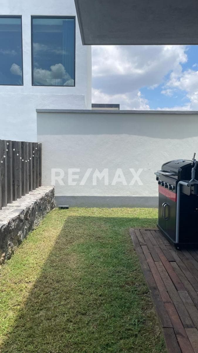 CASA EN VENTA EN LOMAS DE ANGELOPOLIS