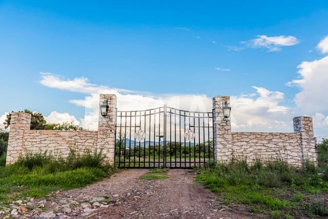 Venta de Terreno en  Los Huertos F4 con facilidades para caballistas en Pozos