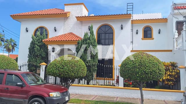 Casa en excelente ubicación Lomas de Mazatlán. Completamente amueblada!