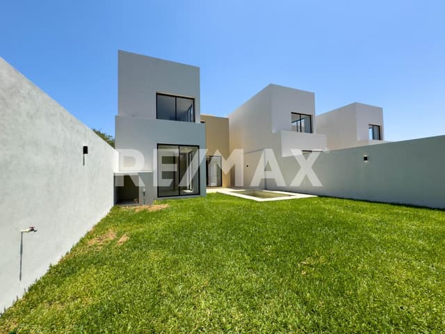 Casa en venta en privada de 4 recámaras
