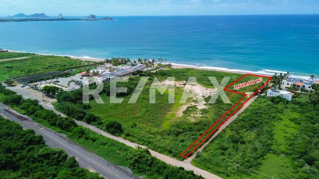 Lote GRANDE frente a la Playa en Mazatlán