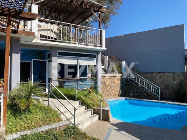 CASA EN VENTA CON ALBERCA EN FRACC. SANTA LUCIA  PLAYAS DE ROSARITO