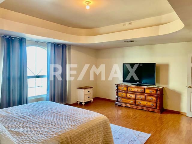 CASA EN VENTA LOMAS DE AGUA CALIENTE