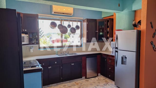 Condominio con alberca, hermosas vistas y una ubicacion y precio inmejorable.