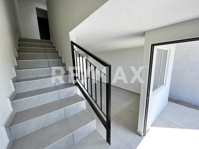 CASA EN VENTA EN FRACC. BURDEOS DE 2 RECAMARAS