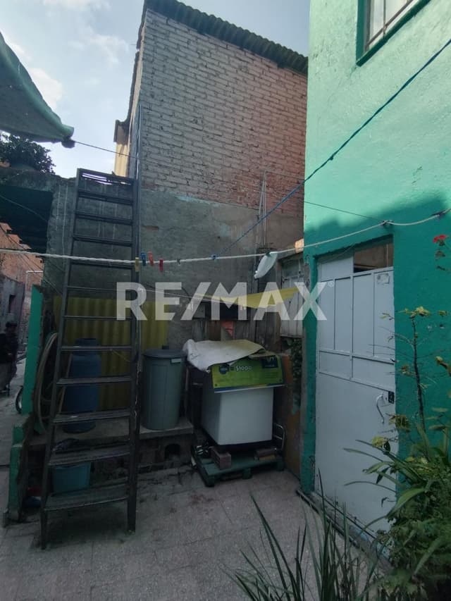 Terreno con construcción ideal para inversionista 