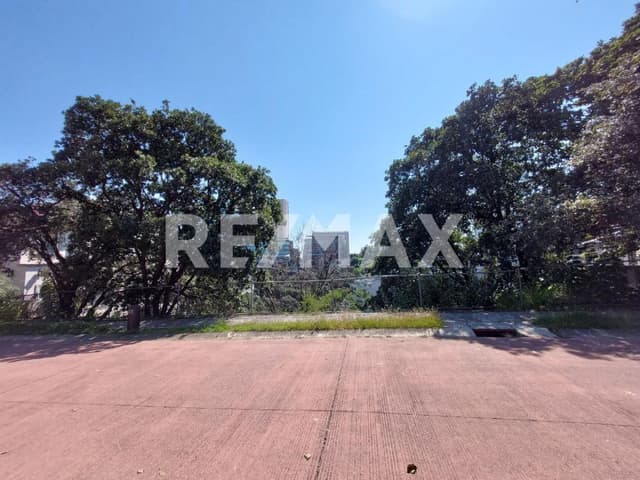 Terreno en Venta en "La Paunta" Bosques de las Lomas 