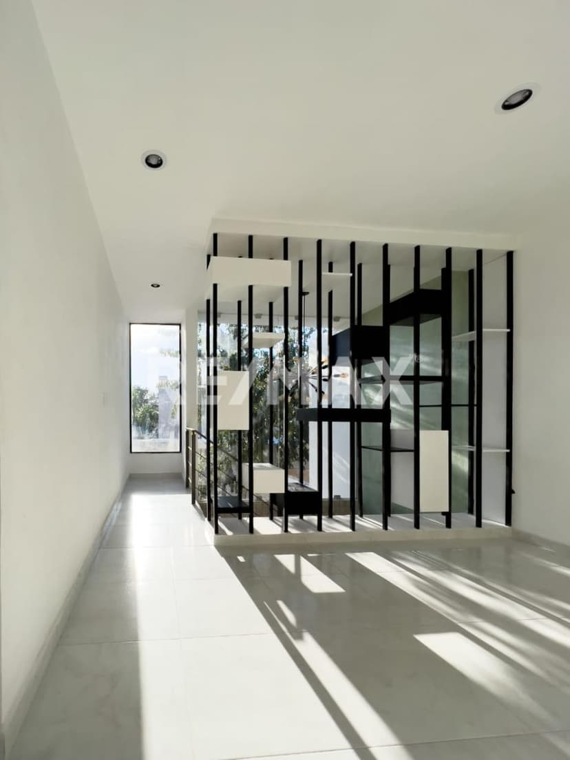 Gallery main