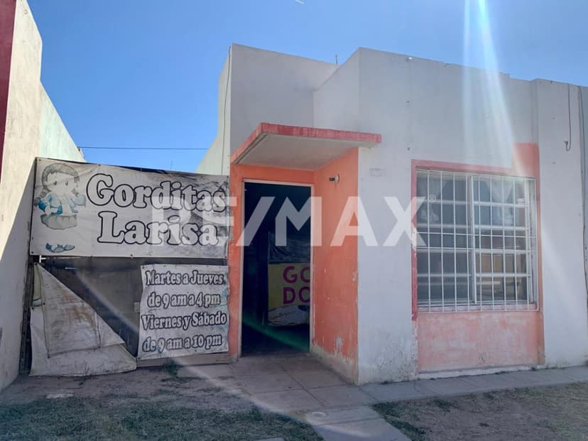 Casa en venta Fraccionamiento Villas del Manantial frente al OXXO Villas del Manantial