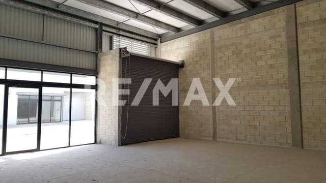 Renta de bodega comercial sobre Periférico Poniente en Tixcacal Opichén