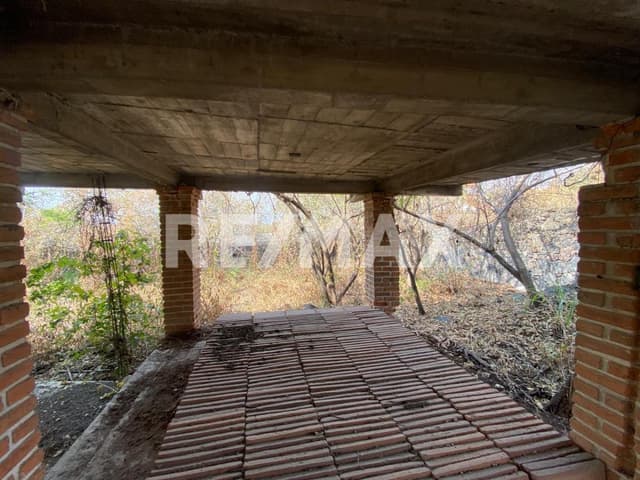 Venta de casa con alberca en fraccionamiento