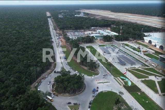 LOCAL 8 PLAZA KIWIK TULUM