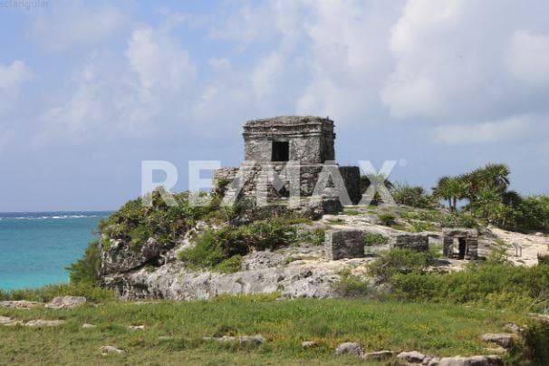 LOCAL 8 PLAZA KIWIK TULUM