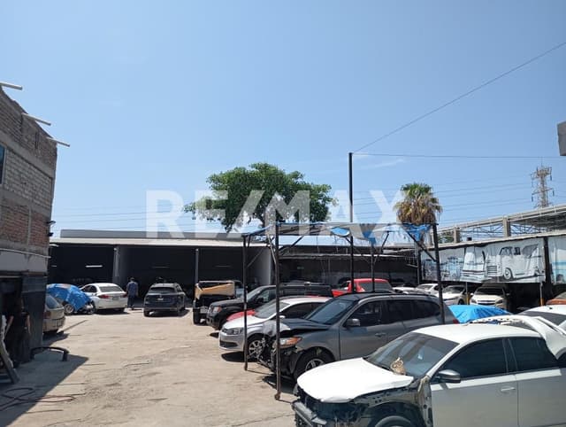 Terreno Industrial con oficinas, excelente ubicacion  dentro de la ciudad.