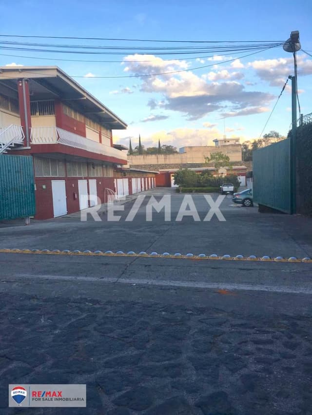 Venta de propiedad comercial con bodegas, Cuernavaca, Morelos...Clave 5296