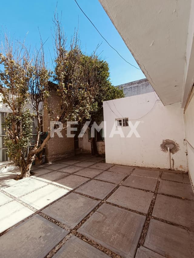 Amplia Casa en venta de una planta en Colonia Guillermina