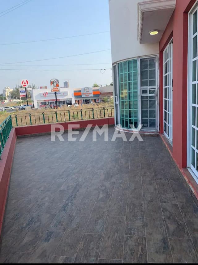 CASA EN VENTA EN VILLAS KARINA, BLV MIGUEL ALEMAN, FRENTE AL MAR.