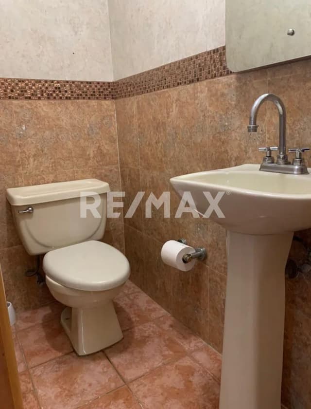 CASA EN VENTA EN VILLAS KARINA, BLV MIGUEL ALEMAN, FRENTE AL MAR.