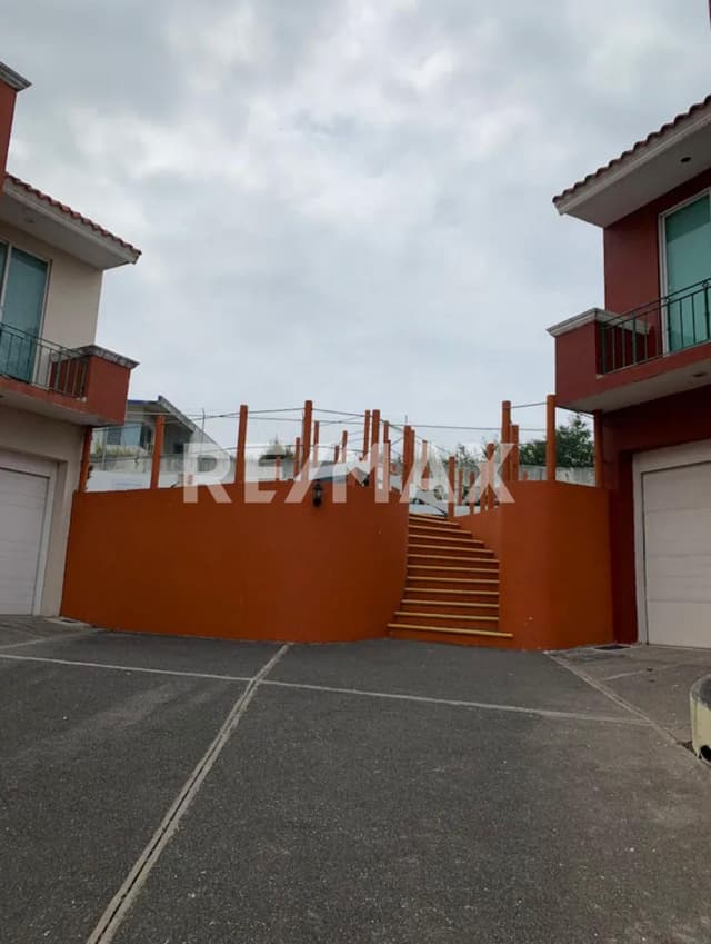 CASA EN VENTA EN VILLAS KARINA, BLV MIGUEL ALEMAN, FRENTE AL MAR.