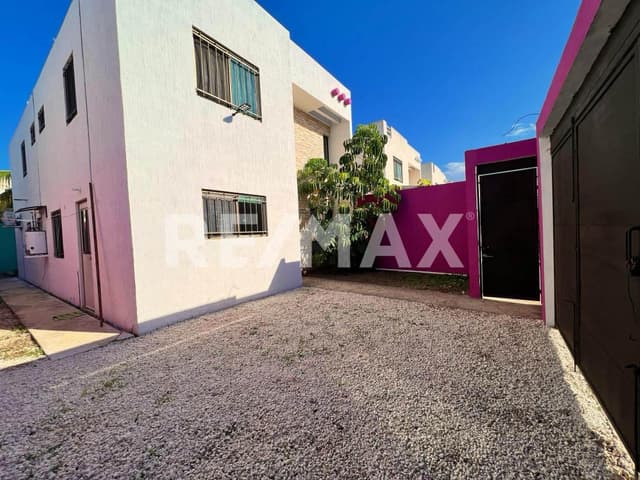 Casa en Renta de 3 recámaras, con una en planta baja en las Américas II