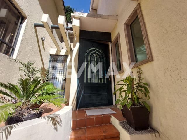 Casa en Venta en Hacienda de las Palmas 