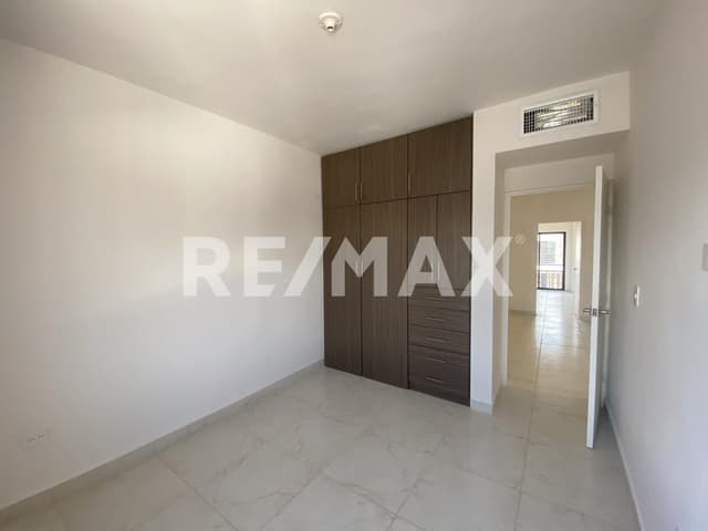 CASA EN RENTA EN VALLE DE LOS ALMENDROS 