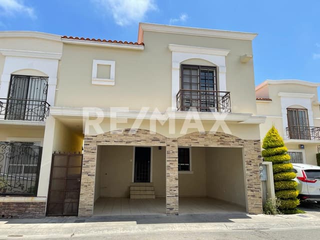 Casa en venta con alberca privada