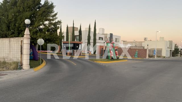 Casa en Venta en el corredor mezquital Fracc. el Lago frente al Rex