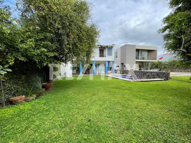 Venta de Casa para remodelar con área de donación en Lomas de Cocoyoc