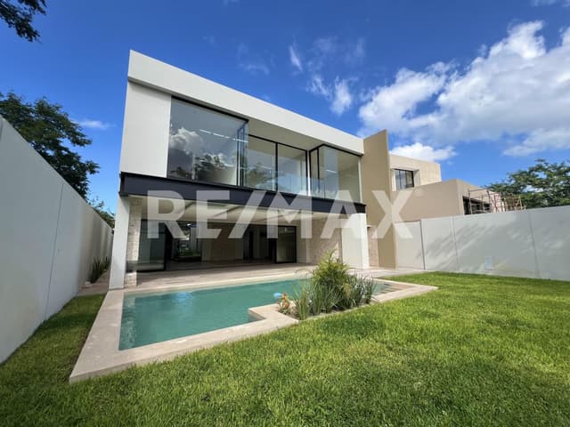 CASA EN VENTA EN PRIVADA RESIDENCIAL EN KOMCHÉN