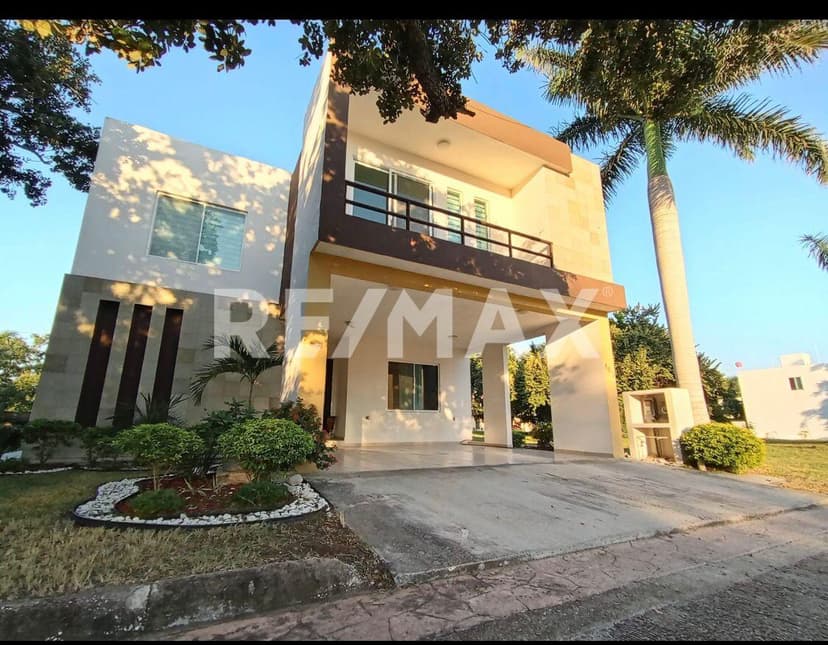 CASA EN RENTA EN FRACCIONAMIENTO ENCINOS