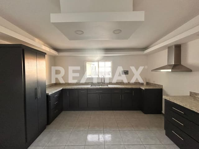 CASA EN VENTA EN JARDINES DEL RUBI, TIJUANA 