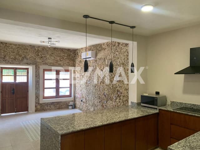 OPORTUNIDAD Casa remodelada en venta en Barrio Santiago Centro Mérida