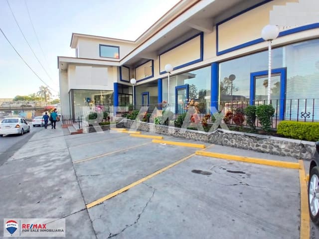 Renta de local comercial, en Av. Plan de Ayala, Cuernavaca, Morelos...Clave 5373