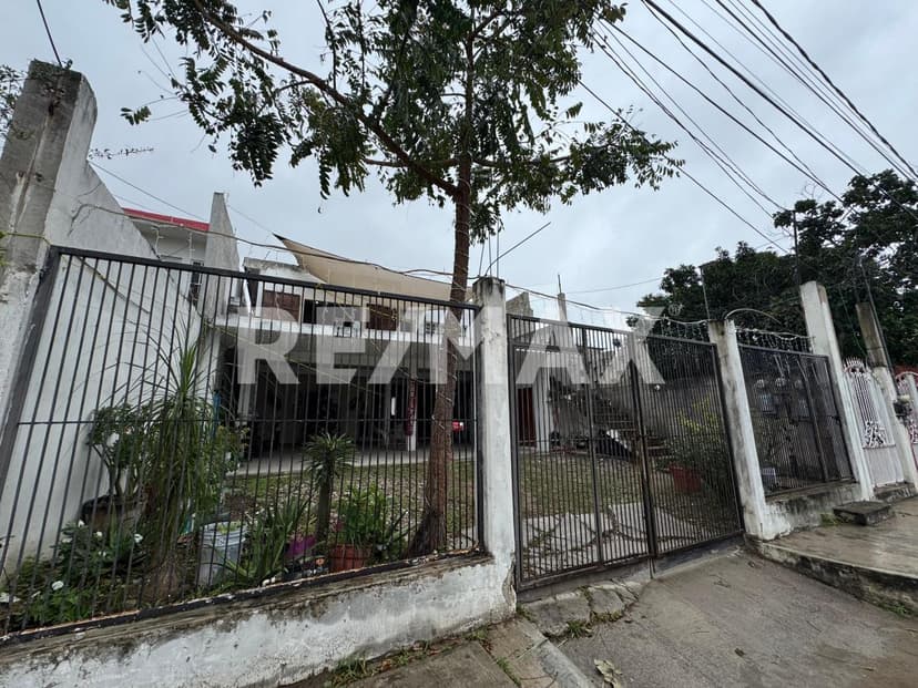 Casa en Venta, Colonia Jardínes de champayan, Ciudad Tampico.