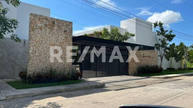 TOWNHOUSE AMUEBLADO EN RENTA EN TEMOZÓN NORTE