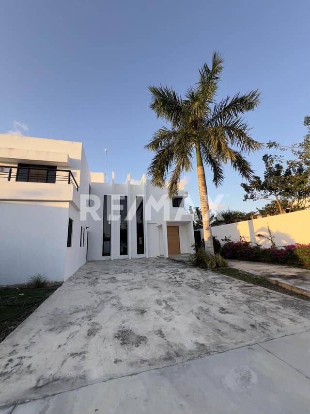 Casa en venta LA REJOYADA, recamára planta baja y alberca