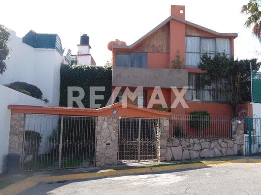 Casa en Venta en Fuentes de Satélite con vigilancia