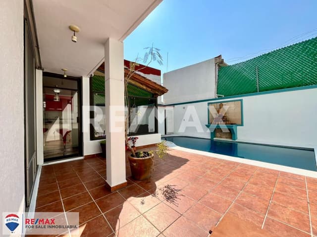 Venta de casa en fraccionamiento, Lomas de la Selva, Cuernavaca, Morelos...Clave 5395