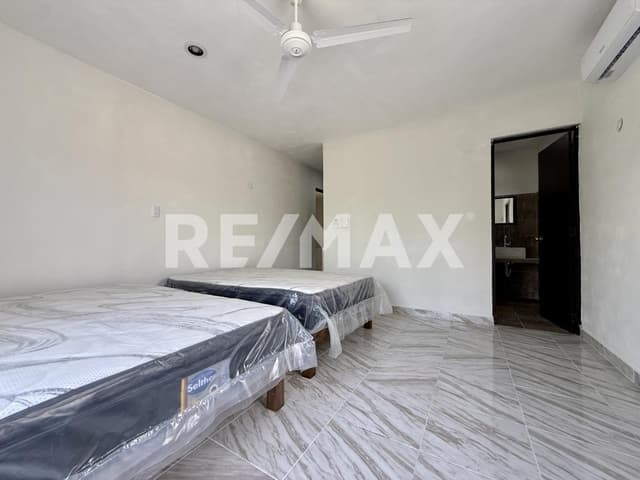 Casa de 4 Recámaras con Alberca en Venta en Chicxulub Puerto, a Pasos de la Play